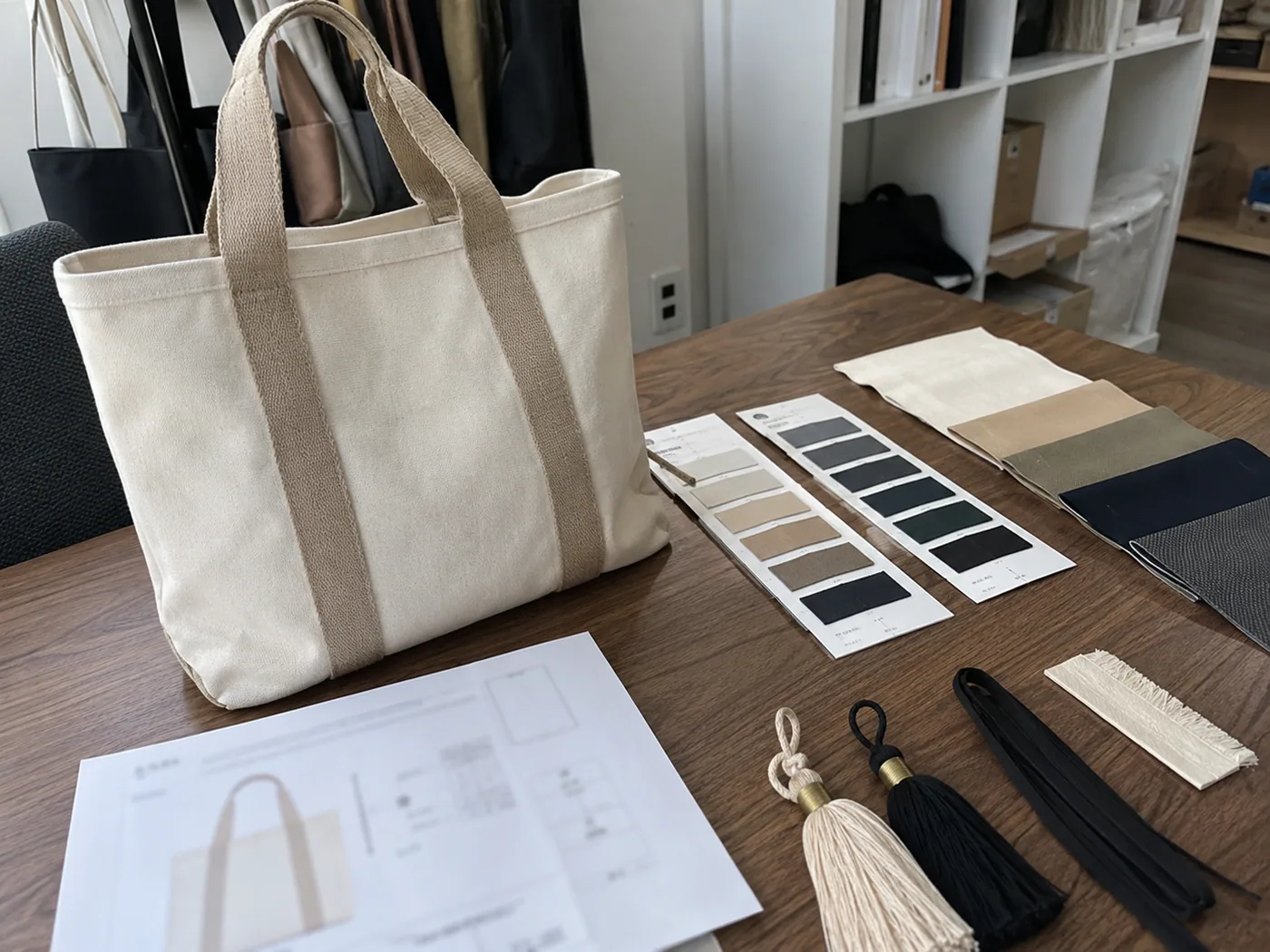 Smartphone-style custom bag logo option samples with print, embroidery, woven label, patch, and trim references